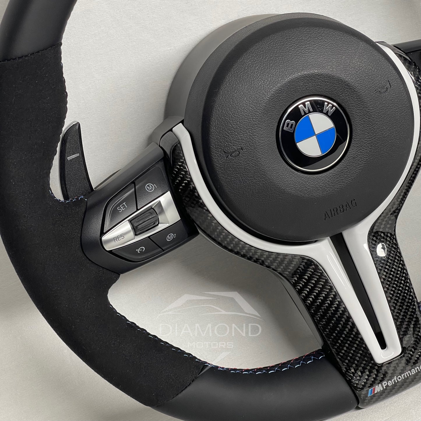 Volant Semi-Alcantara Carbone blanc pour BMW Série 1, 2, 3, 4 et X1 à X6