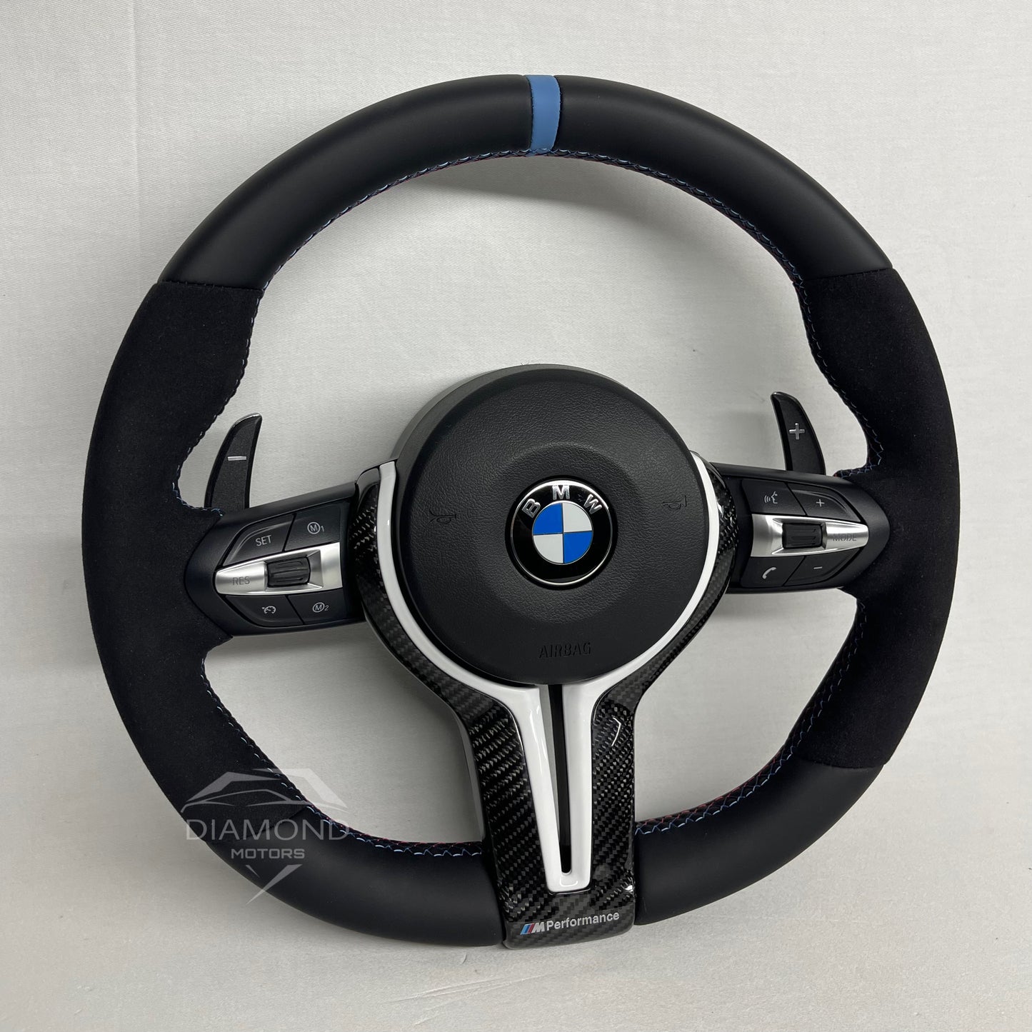 Volant Semi-Alcantara Carbone blanc pour BMW Série 1, 2, 3, 4 et X1 à X6