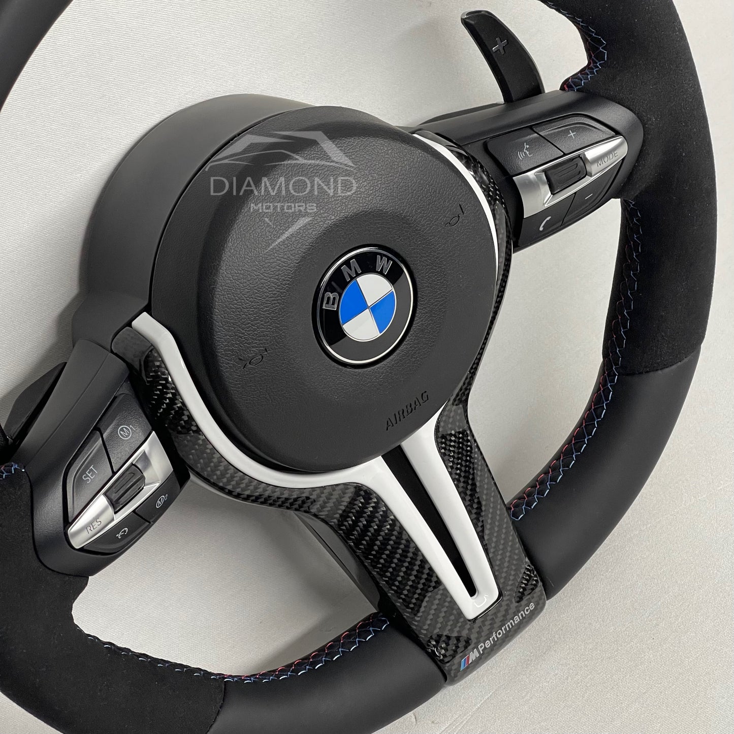 Volant Semi-Alcantara Carbone blanc pour BMW Série 1, 2, 3, 4 et X1 à X6